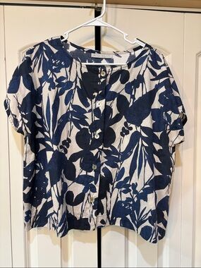 ***Bryn Walker blue/black/tan hundred percent cotton box top